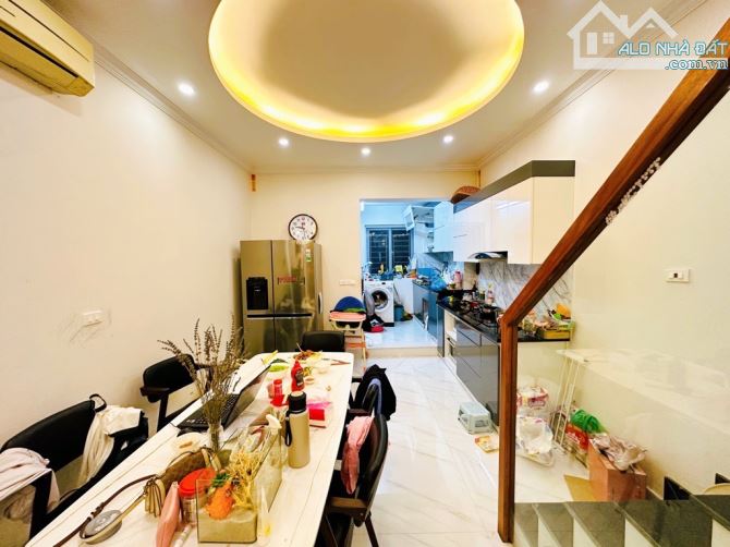 TRUNG TÂM CẦU GIẤY – NHÀ ĐẸP LONG LANH – TẶNG NỘI THẤT SẴN Ở - GIÁ TỐT - 4