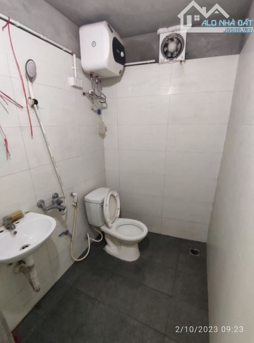 Cho thuê nhà Đại Từ Hoàng Mai , DT 100m2 có sân rộng ,có gác xép 2PN giá 7tr - 4