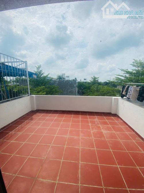 Lê Văn Lương. Nguyễn Bình. Dt 5*18.. 90m2. Nhà 3 Tầng. 4pn. 4wc. Giá 5 Tỉ 550 - 5