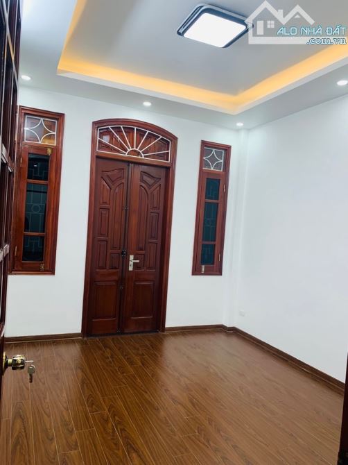 Bán nhà 40m2 sát mặt phố Khương Trung, phân lô, ngõ thẳng rộng 2m, giá 6 tỷ (TL) - 6