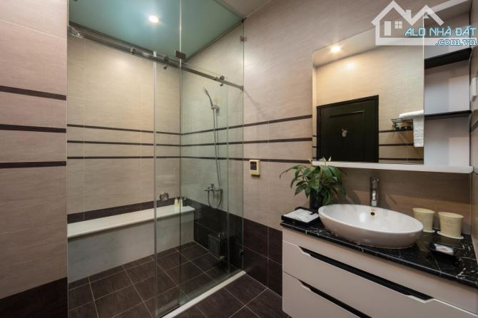 Cần bán Khách Sạn Mặt phố Lò Sũ, DT 168m2 x 14T, Mặt tiền 7.1m, 41 phòng, Giá 165 Tỷ - 7