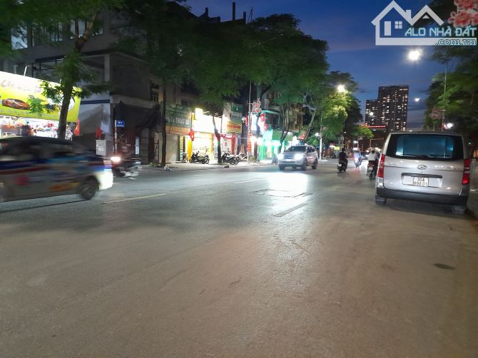 Bán nhà mặt phố Xuân La Tây Hồ 250m2 x 2 Tầng, MT 13m, Giá 130 tỷ