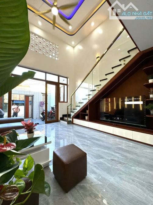 BÁN NHÀ 2 TẦNG ĐẸP - KỆT THÔNG Ô TÔ TÔN ĐẢN, DT:98m2 DTSD: 170m2, GIÁ 3TY25