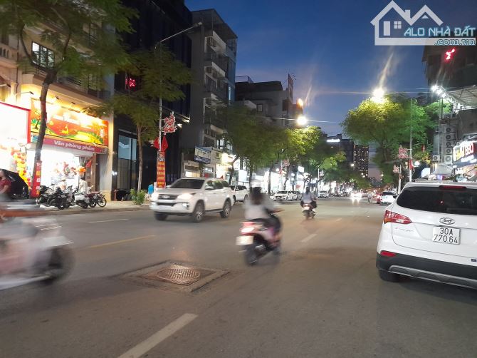 Bán nhà mặt phố Xuân La Tây Hồ 250m2 x 2 Tầng, MT 13m, Giá 130 tỷ - 1