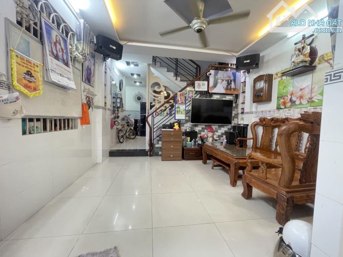 HIẾM - NGAY CHỢ HẠNH THÔNG TÂY -  HXH  TRÁNH - KINH DOANH ĐỈNH - 96M2 - 4 TẦNG ( 4 X 24 ) - 1