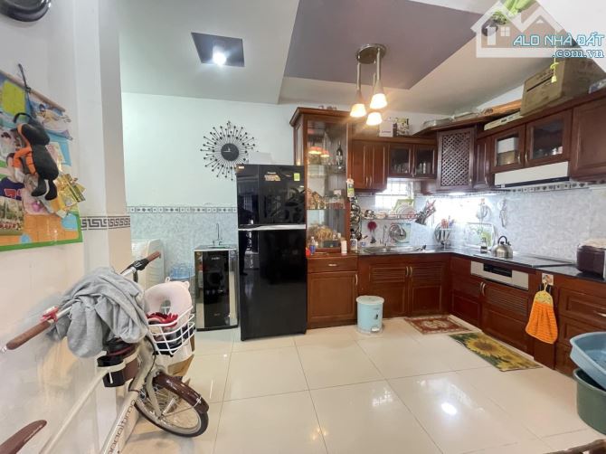 HIẾM - NGAY CHỢ HẠNH THÔNG TÂY -  HXH  TRÁNH - KINH DOANH ĐỈNH - 96M2 - 4 TẦNG ( 4 X 24 ) - 2