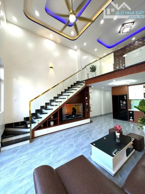 BÁN NHÀ 2 TẦNG ĐẸP - KỆT THÔNG Ô TÔ TÔN ĐẢN, DT:98m2 DTSD: 170m2, GIÁ 3TY25 - 2