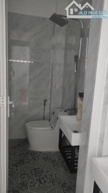 HIẾM - NGAY CHỢ HẠNH THÔNG TÂY -  HXH  TRÁNH - KINH DOANH ĐỈNH - 96M2 - 4 TẦNG ( 4 X 24 ) - 3