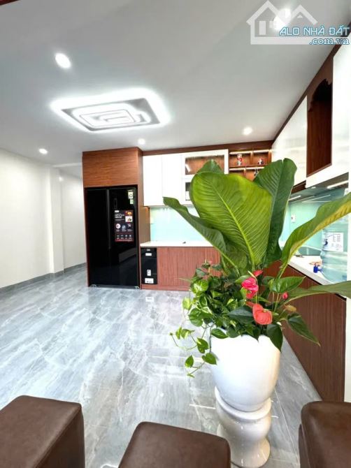 BÁN NHÀ 2 TẦNG ĐẸP - KỆT THÔNG Ô TÔ TÔN ĐẢN, DT:98m2 DTSD: 170m2, GIÁ 3TY25 - 4