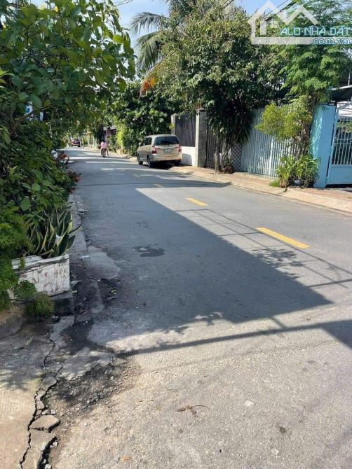 CHỦ GỬI BÁN LÔ ĐẤT 85M2 GIÁ CHỈ 1 TỶ 500 GẦN CHỢ ĐÔNG THẠNH GỌI CHO EM ĐẶT CỌC