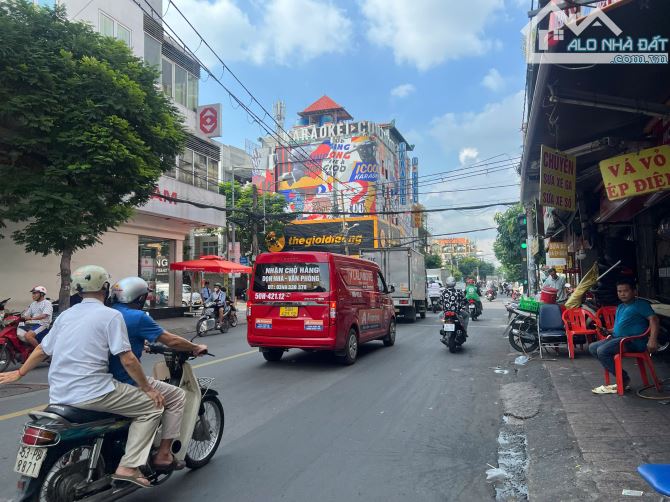 Bán nhà mặt tiền CMT8, Phường 7, Tân Bình. (12x25m), đang cho thuê 200 triệu/tháng - 1