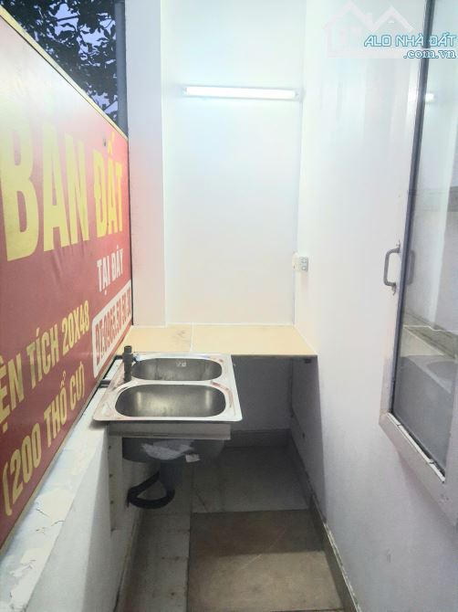 Cho thuê NGUYÊN TẦNG bao gồm: 2PN + 1WC riêng + Kv bếp. Ban công bao quanh - Rộng rãi - 6