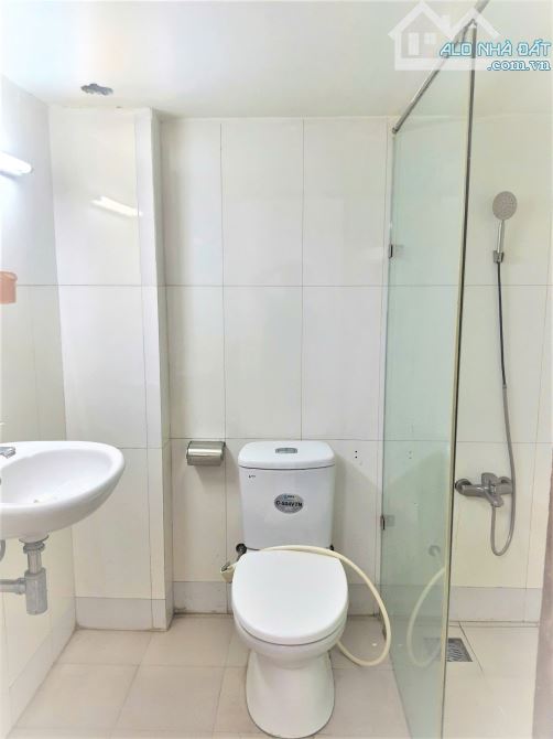 Cho thuê NGUYÊN TẦNG bao gồm: 2PN + 1WC riêng + Kv bếp. Ban công bao quanh - Rộng rãi - 7