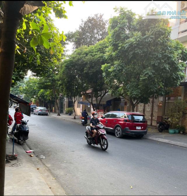 Cần bán nhà mặt tiền hẻm 14 thân nhân trung khu hoàng hoa thám quận tân bình