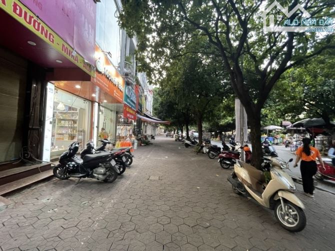 Bán nhà phố Lê Lợi, Hà Đông 5 tầng thang máy mới đẹp gần Chợ Hà Đông giá 7.7 tỷ