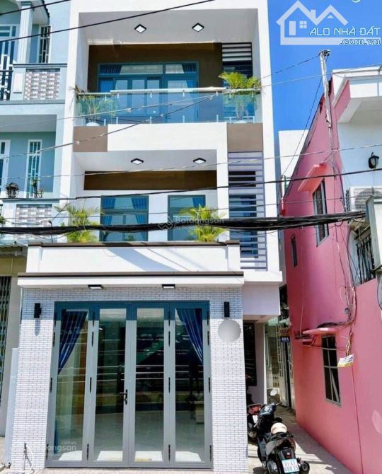 4 tỷ còn 3,8 tỷ. Bán nhà 54m2 Trần Hưng Đạo, Q1 gần CA Thành Phố. Xây 1 trệt 2 lầu, hẻm 6m