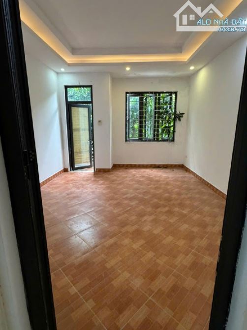 Bán nhà đẹp đ.Đông Thiên, ba gác đỗ cửa, 32m2, 4 tầng, 3 phòng ngủ rộng, sổ đẹp nở hậu - 1