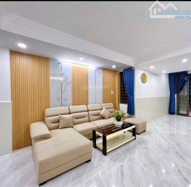 4 tỷ còn 3,8 tỷ. Bán nhà 54m2 Trần Hưng Đạo, Q1 gần CA Thành Phố. Xây 1 trệt 2 lầu, hẻm 6m - 1