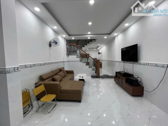 53m2 HXH đường Hoà Bình, Tân Phú chỉ nhỉnh 3 tỷ - 2