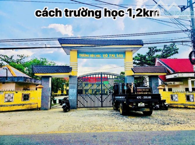 Bán 200m2 đất thổ cư- ngang 10m, dài 20m. Đường bê tông, gần  ngã tư Dầu Giây. Giá 600 tri - 2