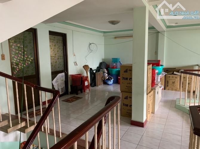 CHỈ HƠN 70TR/M2 - BIỆT THỰ CỔ 3 TẦNG - 110M2 - ĐƯỜNG 8M CÁCH NGÃ TƯ BỐN XÃ 200M. - 2