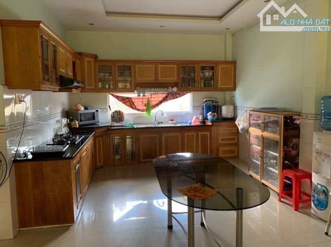 CHỈ HƠN 70TR/M2 - BIỆT THỰ CỔ 3 TẦNG - 110M2 - ĐƯỜNG 8M CÁCH NGÃ TƯ BỐN XÃ 200M. - 3