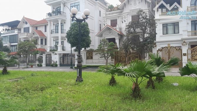 Bán gấp Biệt Thự xây thô đường Nguyễn Văn Linh PG An Đồng, An Dương, HP. 14 tỷ, 220m2 - 4