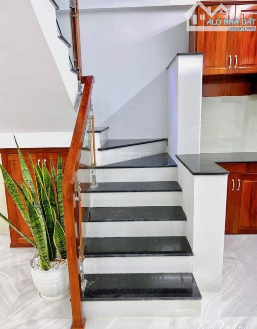 4 tỷ còn 3,8 tỷ. Bán nhà 54m2 Trần Hưng Đạo, Q1 gần CA Thành Phố. Xây 1 trệt 2 lầu, hẻm 6m - 5