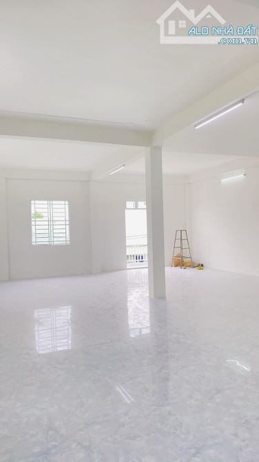 Cho thuê nhà 430 m2 gần xe Ford có sân rộng tiện văn phòng - 7