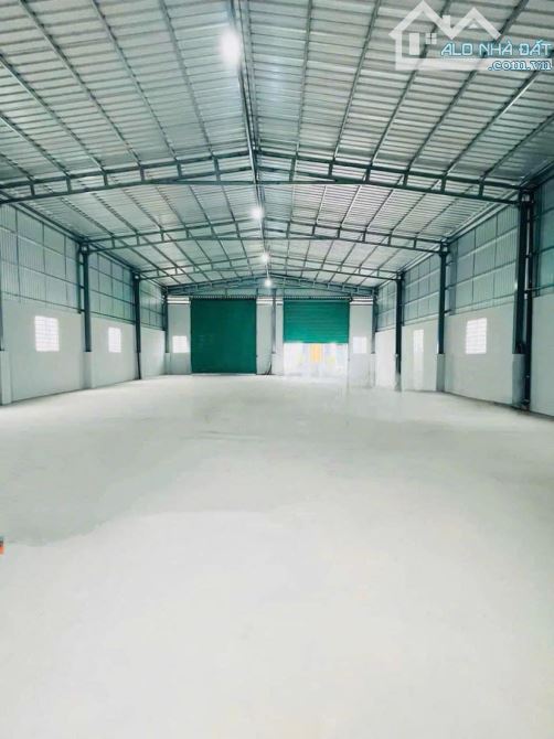 Cho thuê kho 330 m2 mới xây khu Long Thịnh 15 triệu