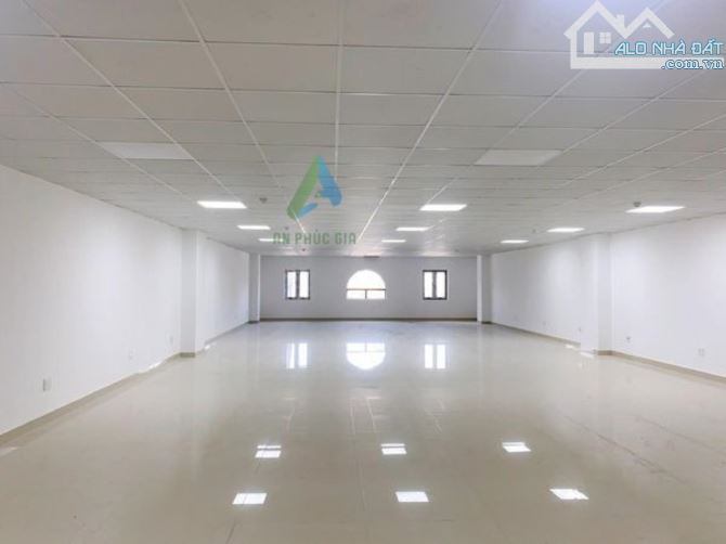 CHO THUÊ NHÀ NGUYÊN CĂN MẶT TIỀN ĐƯỜNG LÊ THANH NGHỊ - 204,7 M² - 9 PN - GIÁ 135 TRIỆU