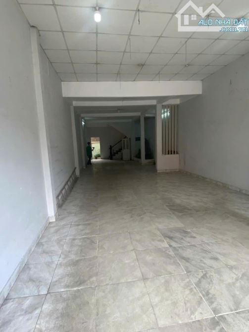 CHo thuê mbkd góc 2 mặt tiền đường Lê đức thọ 4x20m thông suốt