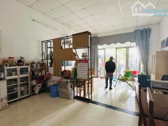 🏡 NHÀ MẶT TIỀN CHỈ HƠN 2 TỶ - VỊ TRÍ ĐẸP, GIAO THÔNG THUẬN TIỆN