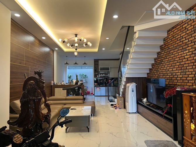 Bán nhà 3 tầng đường số 10 KĐT Hà Quang 2, Nha Trang 80m2 giá 6,5 tỷ