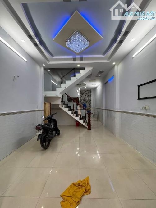 📣🏘️ ĐỐI DIỆN CHỢ HẠNH THÔNG TÂY - 3 TẦNG BTCT - 42M2 , NGANG 4.2M - HXH 1 TRỤC - NHỈNH 5