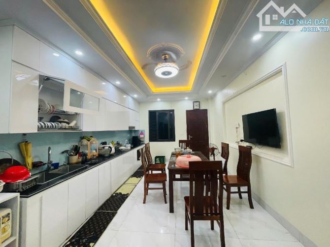 Bán nhà Phú diễn 70m2 , 7 tầng thang máy otoo đỗ cửa, full nội thất - 2