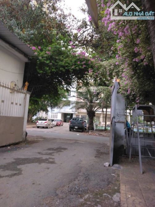 Cho thuê nhà 50 m2 có bàn ghế dạy học 5 triệu - 4