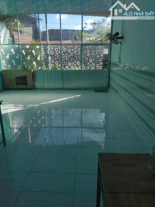 Cho thuê nhà 50 m2 có bàn ghế dạy học 5 triệu - 5