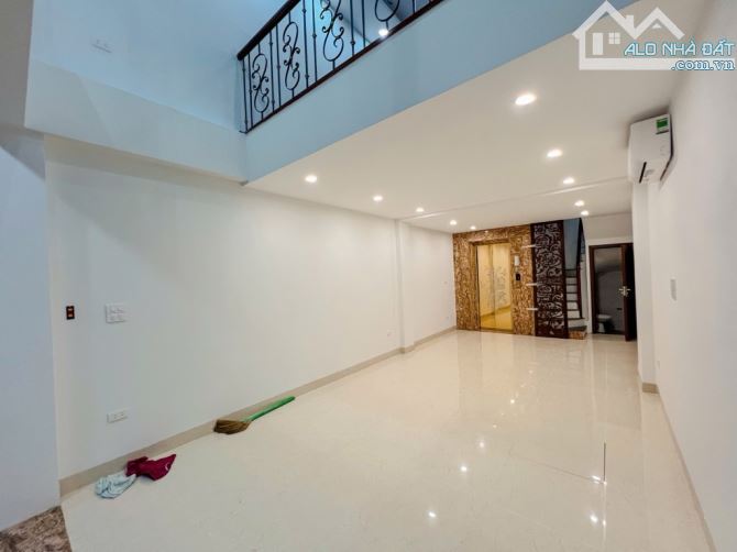 PHÂN LÔ HOÀNG VĂN THÁI - Ô TÔ TRÁNH - NHÀ ĐẸP LONG LANH, 40 M2, 14.x TỶ - 8