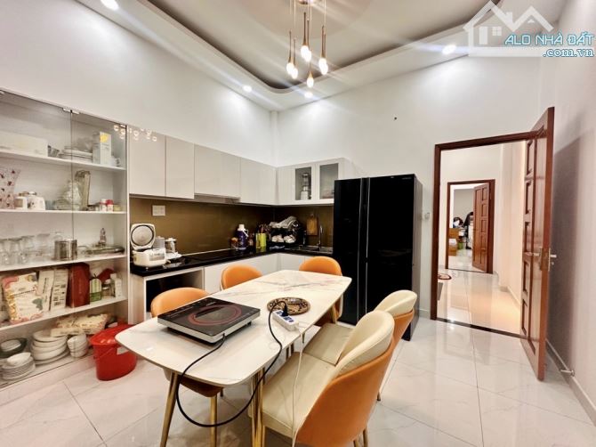 Cần Bán Siêu Phẩm 4 Tầng Nguyễn Văn Khối, Lê Văn Thọ, hơn 250m2 SD, 7 Tỷ .x - 9