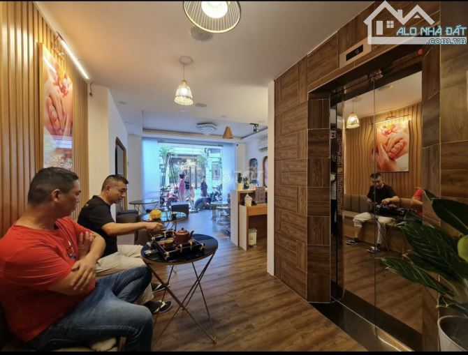 Nhà mới 5tầng mặt tiền Trần Bình Trọng thang máy 13tỷ