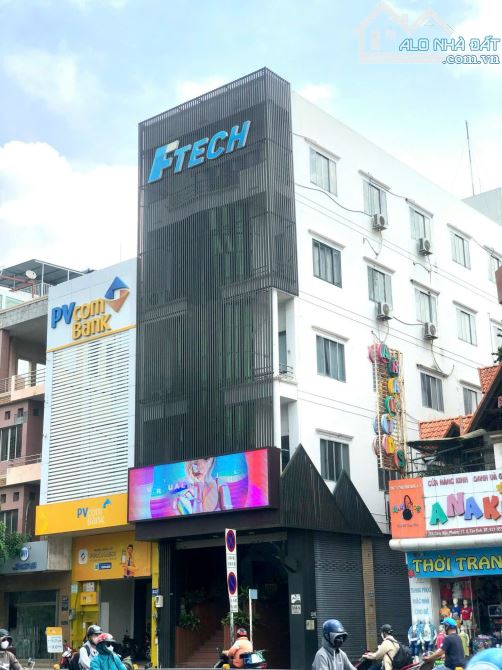 Cho thuê toà nhà 850m sử dụng tại mặt đường Cộng Hoà, quận Tân Bình