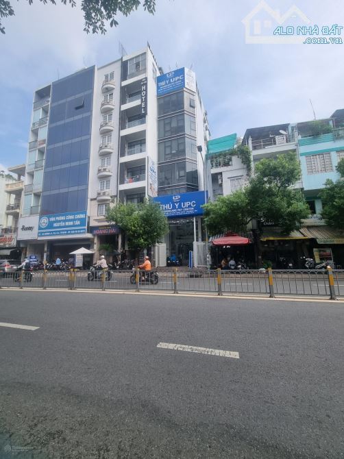 Bán building MT Nguyễn Đình Chiểu, phường Đa Kao, Q.1 - DT: 10x30m, KC 8 tầng