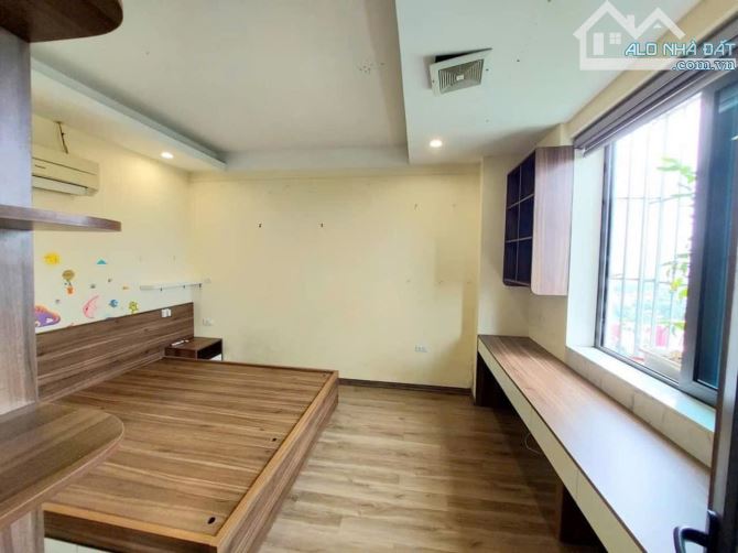 BÁN TẬP THỂ HUỲNH THÚC KHÁNG, ĐỐNG ĐA, LÔ GÓC, 70 M2 (37m2 sổ) 2 NGỦ, 3.1 TỶ