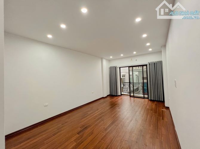 Bán nhà Phân lô Hoàng Văn Thái, 40m2, 8 tầng, thang máy, gara, ôtô tránh, 14.8 tỷ