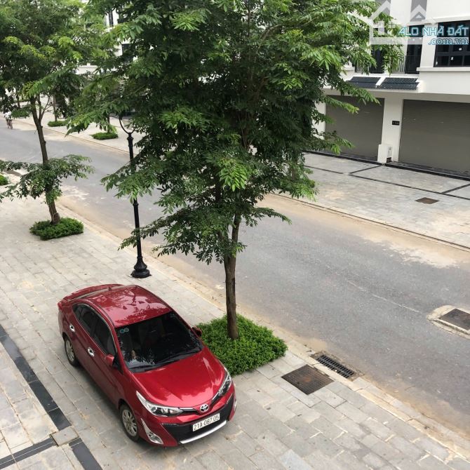 Liền kề Hinode Royal Park 100m2 mặt tiền 5m 5 tầng phân lô via hè  5m gần hồ 15 tỷ 5