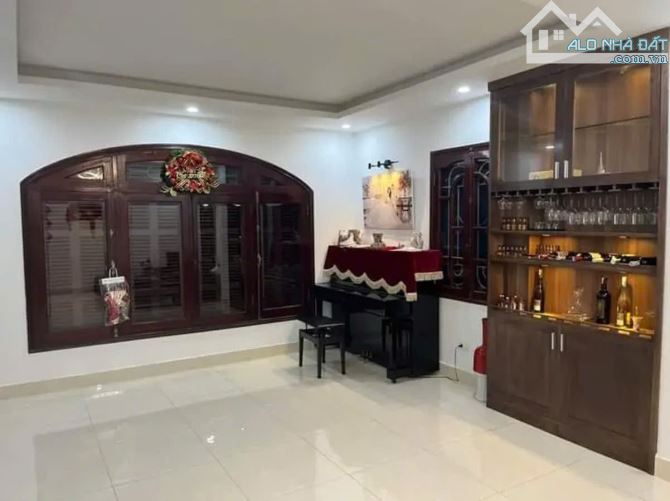 Bán Nhà Phố Nguyễn Gia Thiều, Dt 208m2, 3tầng, giá 75 tỷ,  Biệt thự Phố Nguyễn Gia Thiều, - 1