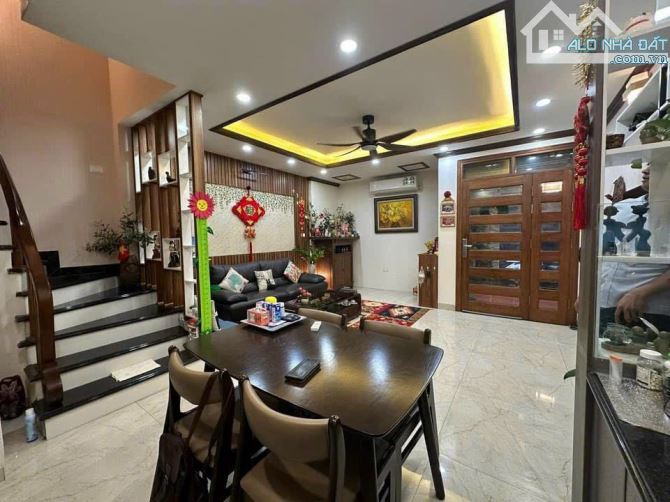 Siêu Ngon ! Mới Đẹp Hoàng Cầu , Vài bước ra Phố - 4x *5t chớm 8 - 1