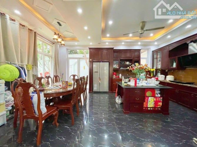 BIỆT THỰ HIỆP BÌNH CHÁNH, 204M2, 4 TẦNG, NGANG 11M, 5PN, CÓ HỒ BƠI, SÂN VƯỜN, CHỈ 31 TỶ. - 2