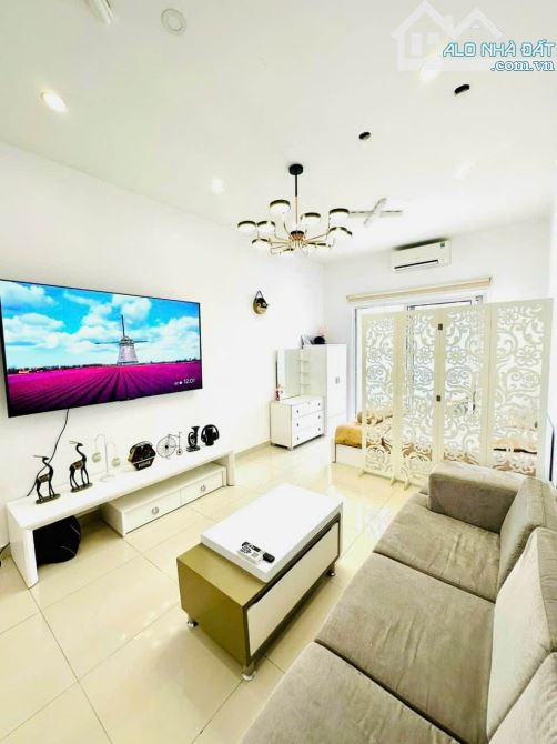 Bán căn hộ mới đẹp diện tích 56m2 view hồ bơi giá 3,5 tỷ sổ hồng - 2